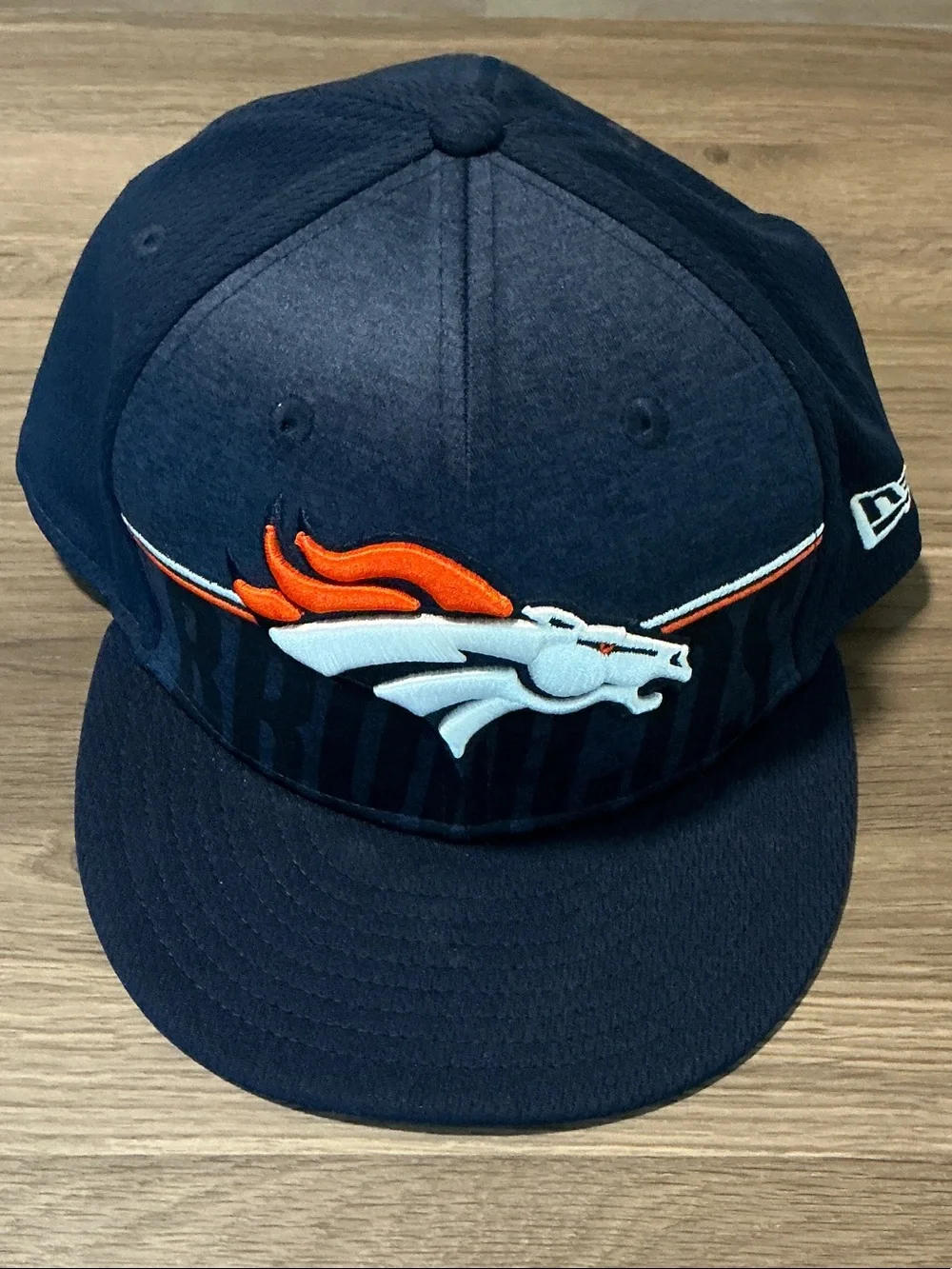 New Era Navy and White Denver Broncos 9FIFTY Snapback Hat